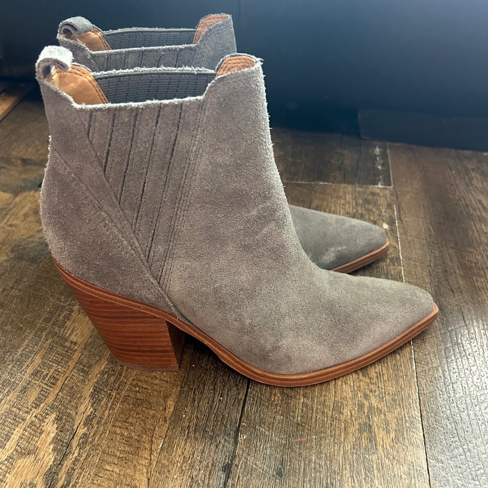 Marc Fisher LTD Yale Grey Suede Pointed Toe Chelsea Ankle Boots 7.5M Womens
